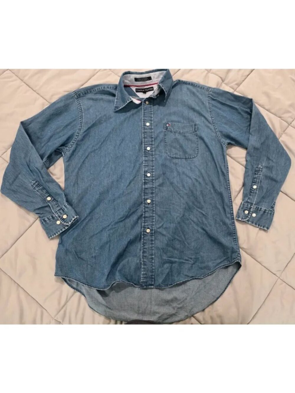 Tommy Hilfiger Men’s M Blue Denim Chambray Long Sleeve Button Down Shirt